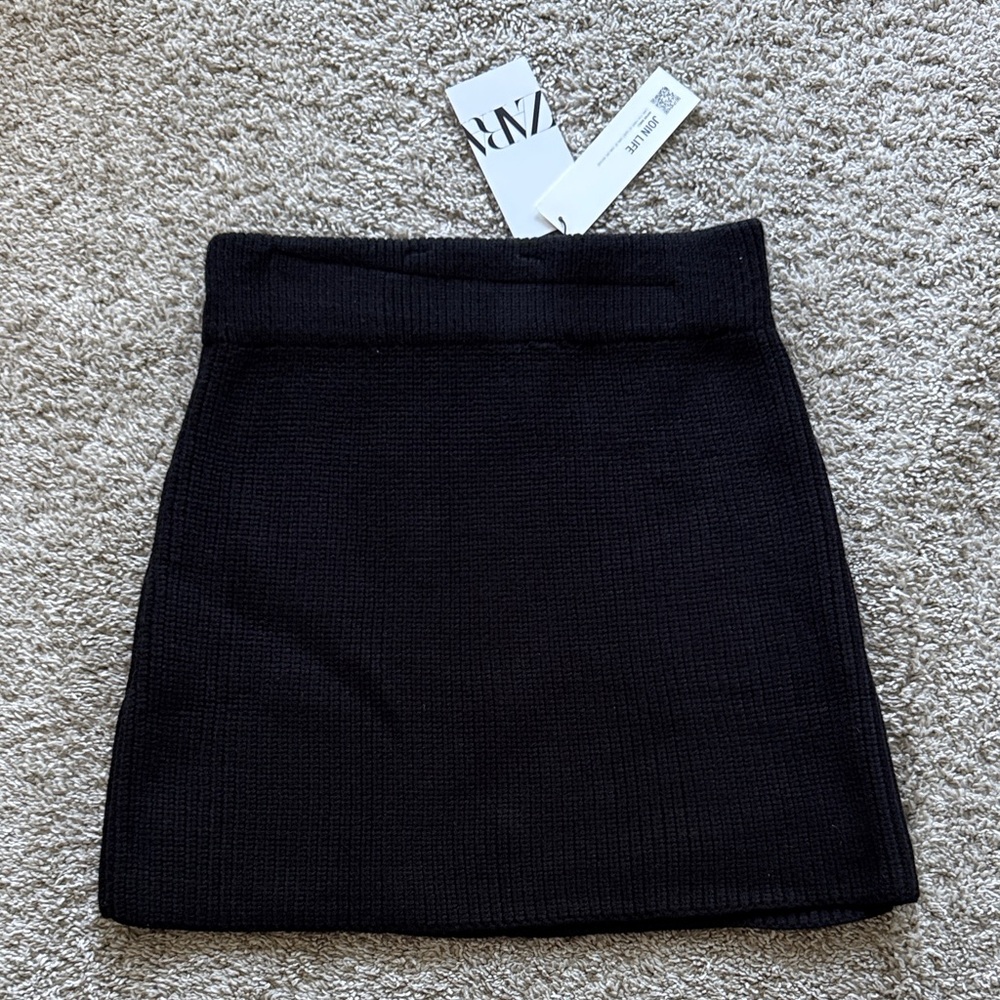Zara Classic Black Mini Skirt knit small